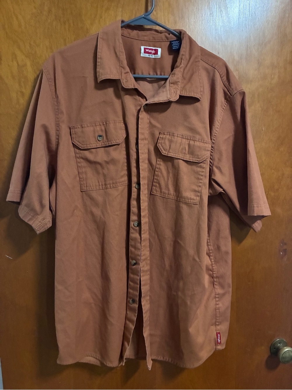 Wrangler Men's Short-Sleeve Button-Down Shirt — Rust